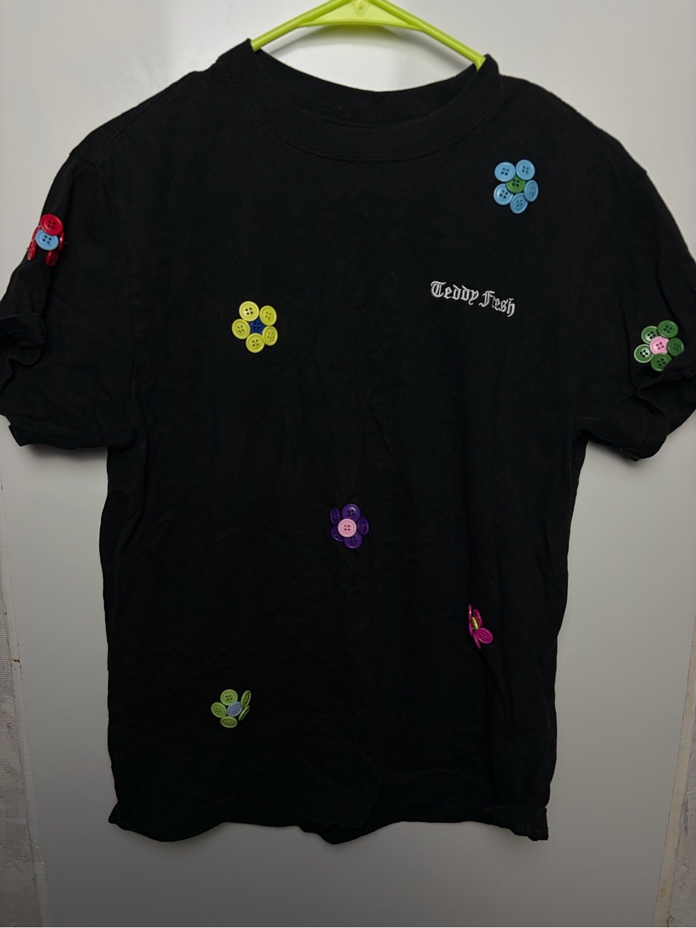 Teddy Fresh black tshirt with button flowers rare‎